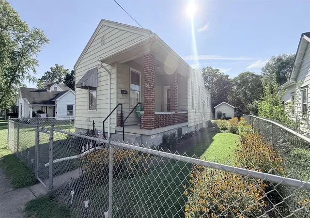 Photo 2 of Sale Pending at 308 Moore St, Middletown, OH 45044 | MLS# 1891712 | Listing updated on 2026-09-16