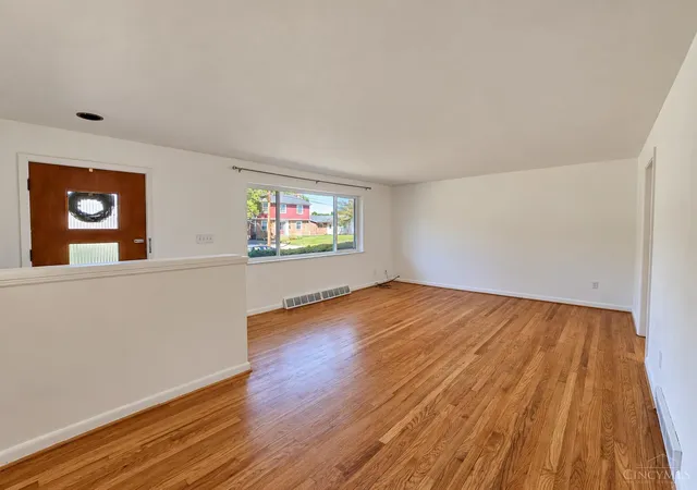 Photo 3 of Sale Pending at 1087 Hearthstone Dr, Springfield Twp., OH 45231 | MLS# 1892938 | Listing updated on 2026-09-11