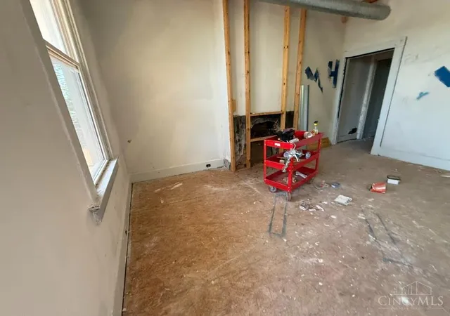 Listing Photo 5 - Condo for sale in building located at 2450 River Rd, Cincinnati, OH 45204