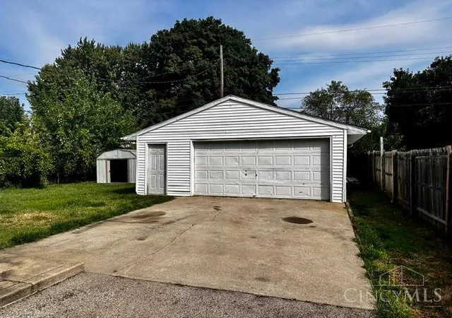 Photo 2 of Sale Pending at 317 Westfield Dr, Wilmington, OH 45177 | MLS# 1893167 | Listing updated on 2026-09-09