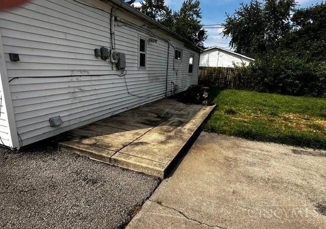 Photo 4 of Sale Pending at 317 Westfield Dr, Wilmington, OH 45177 | MLS# 1893167 | Listing updated on 2026-09-09