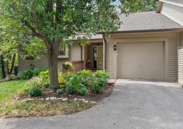 Photo 2 of Sale Pending at 9 Hickory View Ln, Milford, OH 45150 | MLS# 1893210 | Listing updated on 2026-09-14