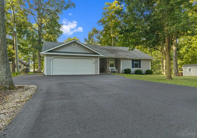 Single family home for sale at 226 Waynoka Dr, Franklin Twp, OH 45171 | MLS# 1893091