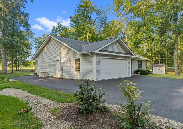 Photo 3 of Single family home for sale at 226 Waynoka Dr, Franklin Twp, OH 45171 | MLS# 1893091 | Listing updated on 2026-09-12