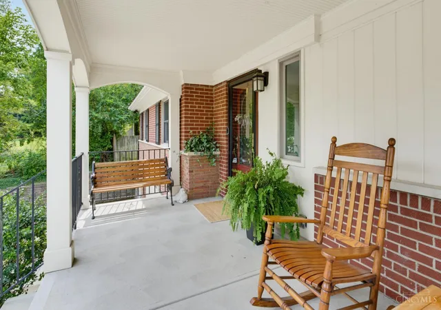Photo 4 of Sale Pending at 699 Eversole Rd, Anderson Twp, OH 45230 | MLS# 1893227 | Listing updated on 2026-10-16