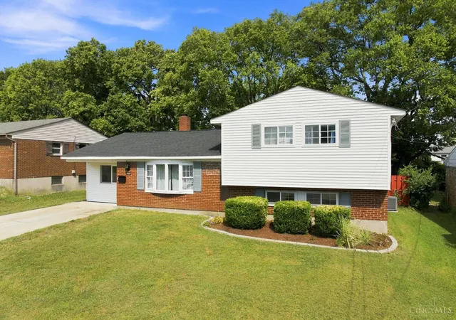Photo 2 of Sale Pending at 2536 Bracebridge Dr, Cincinnati, OH 45231 | MLS# 1893285 | Listing updated on 2026-09-12