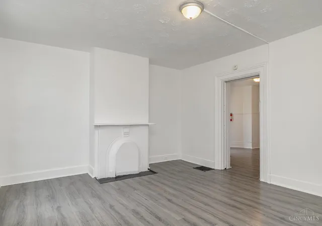 Listing Photo 4 - Condo for sale in building located at 500 W Wyoming Ave, Lockland, OH 45215