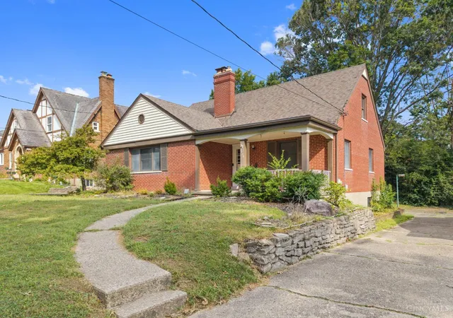 Photo 3 of Sale Pending at 3270 Renfro Ave, Cincinnati, OH 45211 | MLS# 1893134 | Listing updated on 2026-10-05