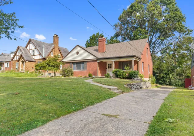 Photo 4 of Sale Pending at 3270 Renfro Ave, Cincinnati, OH 45211 | MLS# 1893134 | Listing updated on 2026-10-05