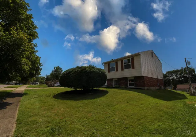 Photo 2 of Single family home for sale at 1394 Karahill Dr, Forest Park, OH 45240 | MLS# 1893363 | Listing updated on 2026-09-17