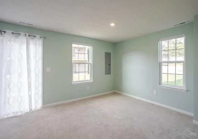 Photo 3 of Townhouse for sale at 1092 Steamboat Dr, Union Twp, OH 45244 | MLS# 1893137 | Listing updated on 2026-09-09