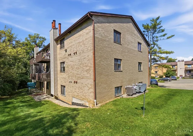 Listing Photo 2 - Condo for sale in building located at 2057 Woodtrail Dr, Fairfield, OH 45014 - Unit #86