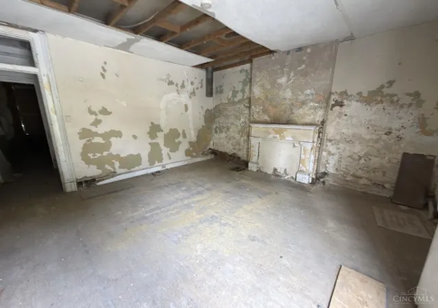 Photo 3 of Single family home for sale at 1575 Tremont St, Cincinnati, OH 45214 | MLS# 1893368 | Listing updated on 2026-10-09