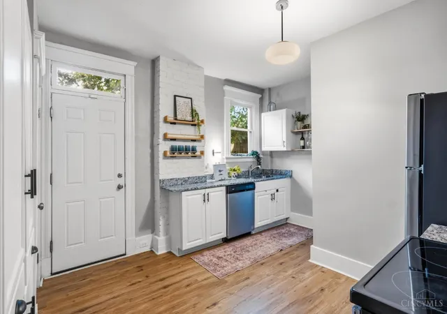 Photo 4 of Sale Pending at 1410 Ludlow Pl, Cincinnati, OH 45223 | MLS# 1892319 | Listing updated on 2026-10-08