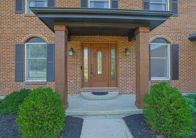 Photo 3 of Sale Pending at 5640 Sage Meadow Ct, West Chester, OH 45069 | MLS# 1893141 | Listing updated on 2026-10-01