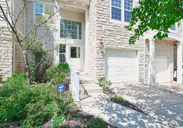Listing Photo 3 - Condo for sale in building located at 5345 Cooper Rd, Montgomery, OH 45242 - Unit #K