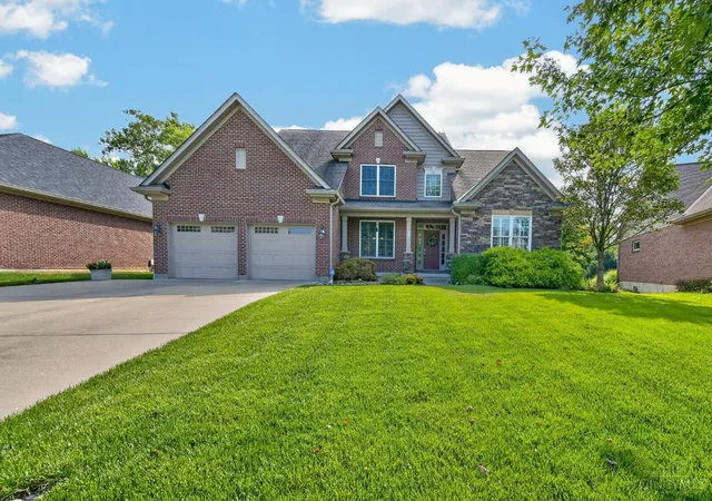 Photo 2 of Single family home for sale at 818 Forest Acres Dr, Anderson Twp, OH 45255 | MLS# 1893443 | Listing updated on 2026-09-15