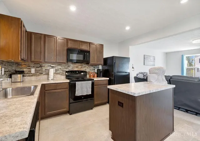 Photo 3 of Single family home for sale at 3418 Grovewood Dr, Colerain Twp, OH 45251 | MLS# 1892652 | Listing updated on 2026-09-11