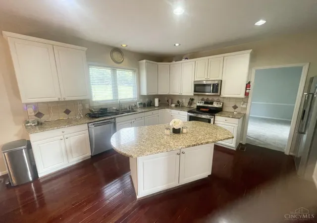 Photo 3 of Single family home for sale at 334 Glensford Dr, Springdale, OH 45246 | MLS# 1893246 | Listing updated on 2026-09-23