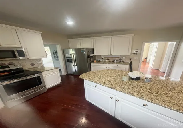 Photo 4 of Single family home for sale at 334 Glensford Dr, Springdale, OH 45246 | MLS# 1893246 | Listing updated on 2026-09-23