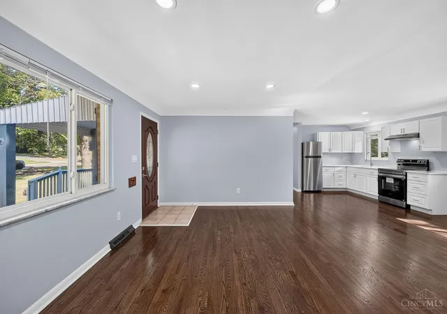 Photo 4 of Single family home for sale at 6714 Devonwood Dr, North College Hill, OH 45224 | MLS# 1892857 | Listing updated on 2026-10-08