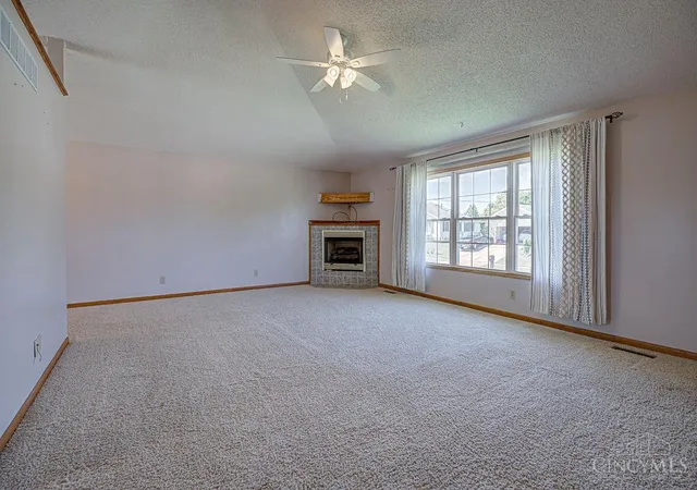 Photo 2 of Sale Pending at 40 Thornhill Dr, Hamilton, OH 45013 | MLS# 1893446 | Listing updated on 2026-09-15