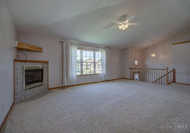 Photo 3 of Sale Pending at 40 Thornhill Dr, Hamilton, OH 45013 | MLS# 1893446 | Listing updated on 2026-09-15