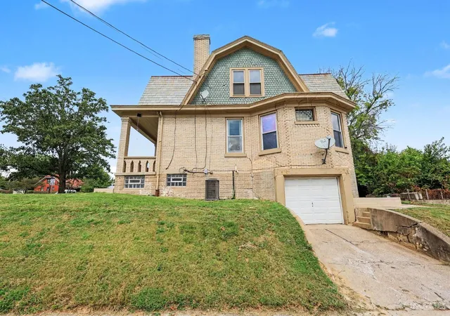 Photo 2 of Single family home for sale at 1000 Overlook Ave, Cincinnati, OH 45238 | MLS# 1893290 | Listing updated on 2026-10-02