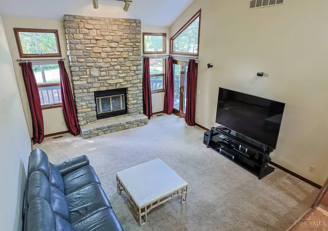 Photo 4 of Single family home for sale at 116 Bentwood Ct, Blue Ash, OH 45241 | MLS# 1893435 | Listing updated on 2026-09-17