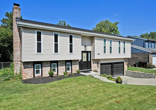 Photo 2 of Sale Pending at 11931 Blackhawk Cir, Springfield Twp., OH 45240 | MLS# 1893532 | Listing updated on 2026-09-15