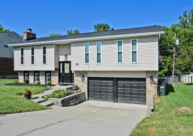Photo 3 of Sale Pending at 11931 Blackhawk Cir, Springfield Twp., OH 45240 | MLS# 1893532 | Listing updated on 2026-09-15