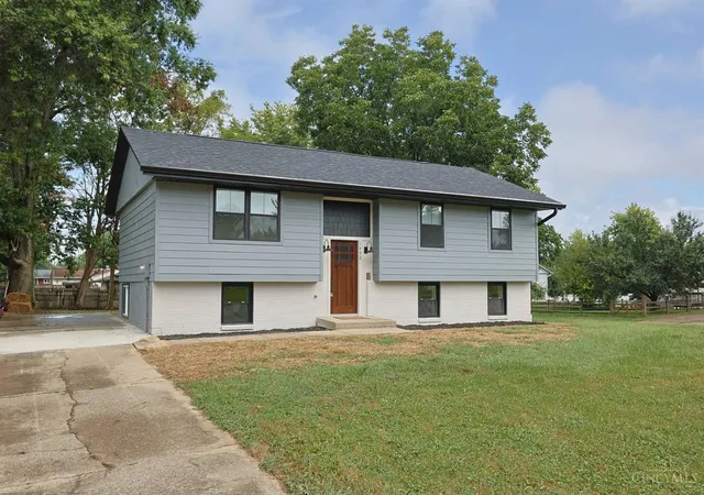 Photo 1 of Sale Pending at 1492 Rolling Knoll Dr, Goshen Twp, OH 45140 | MLS# 1893537 | Listing updated on 2026-09-15
