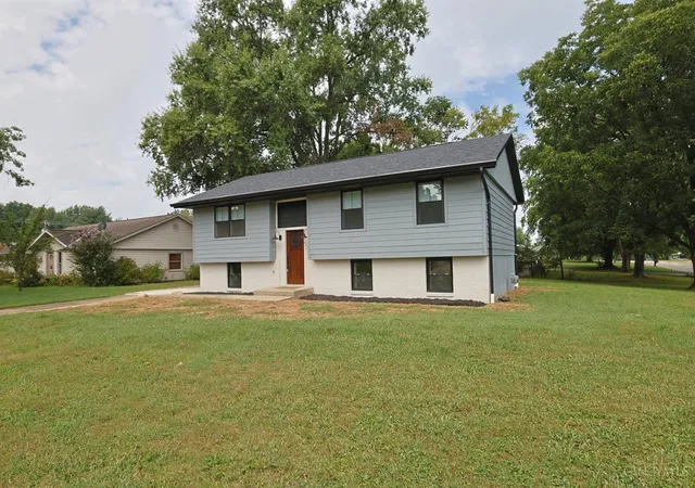 Photo 2 of Sale Pending at 1492 Rolling Knoll Dr, Goshen Twp, OH 45140 | MLS# 1893537 | Listing updated on 2026-09-15