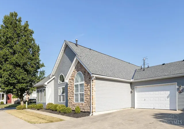 Photo 3 of Sale Pending at 1100 St Andrews Cir, Miami Twp, OH 45150 | MLS# 1893378 | Listing updated on 2026-10-02