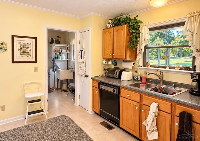 Photo 4 of Sale Pending at 3465 Verbena Dr, Sharonville, OH 45241 | MLS# 1893132 | Listing updated on 2026-09-12
