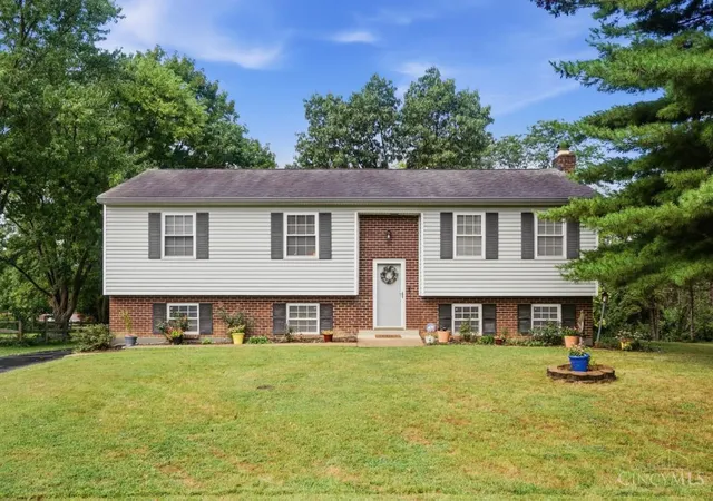 Photo 2 of Sale Pending at 7709 Whitehall Cir W, West Chester, OH 45069 | MLS# 1891643 | Listing updated on 2026-09-14