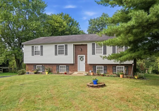 Photo 2 of Sale Pending at 7709 Whitehall Cir W, West Chester, OH 45069 | MLS# 1891643 | Listing updated on 2026-09-14