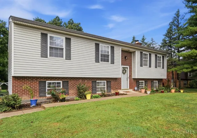 Photo 3 of Sale Pending at 7709 Whitehall Cir W, West Chester, OH 45069 | MLS# 1891643 | Listing updated on 2026-09-14