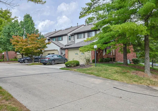 Photo 2 of Condo for sale at 205 Droxford Ct, Springdale, OH 45246 | MLS# 1893428 | Listing updated on 2026-09-25