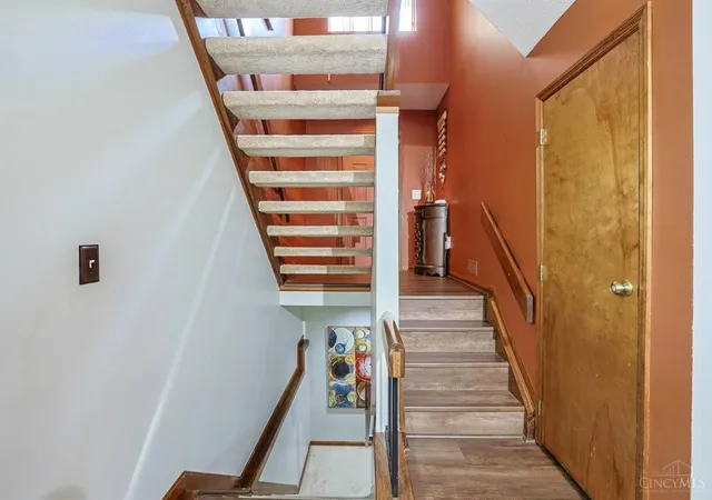 Listing Photo 4 - Condo for sale in building located at 205 Droxford Ct, Cincinnati, OH 45246