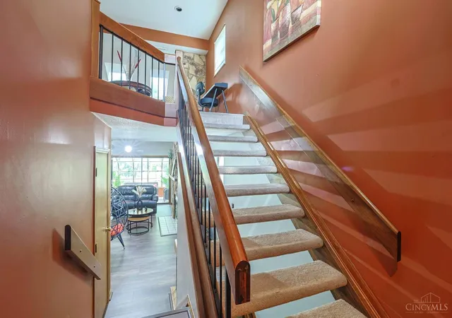 Listing Photo 5 - Condo for sale in building located at 205 Droxford Ct, Cincinnati, OH 45246