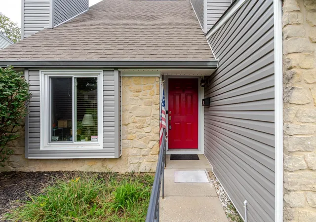 Photo 2 of Townhouse for sale at 7663 Brams Hl Dr, Washington Twp, OH 45459 | MLS# 1892508 | Listing updated on 2026-09-11