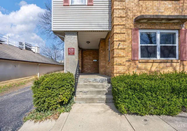 Listing Photo 4 - Condo for sale in building located at 6210 Beechcrest Pl, Cincinnati, OH 45230