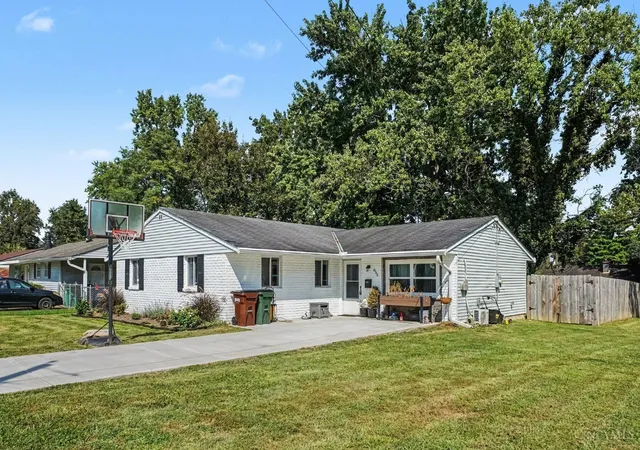 Photo 2 of Single family home for sale at 855 Mohican Dr, Loveland, OH 45140 | MLS# 1893651 | Listing updated on 2026-09-11