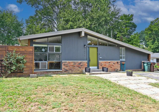 Photo 3 of Single family home for sale at 1019 Rosetree Ln, Anderson Twp, OH 45230 | MLS# 1893639 | Listing updated on 2026-09-11