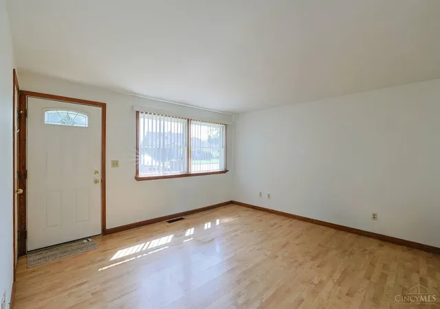 Photo 3 of Single family home for sale at 3245 River Rd, Hamilton, OH 45015 | MLS# 1893645 | Listing updated on 2026-09-11