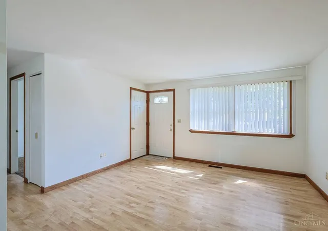 Photo 4 of Single family home for sale at 3245 River Rd, Hamilton, OH 45015 | MLS# 1893645 | Listing updated on 2026-09-11