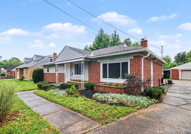 Photo 3 of Single family home for sale at 8997 Plainfield Rd, Sycamore Twp, OH 45236 | MLS# 1893664 | Listing updated on 2026-09-14
