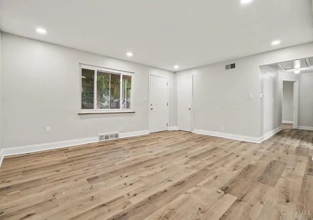 Photo 4 of Single family home for sale at 8997 Plainfield Rd, Sycamore Twp, OH 45236 | MLS# 1893664 | Listing updated on 2026-09-14