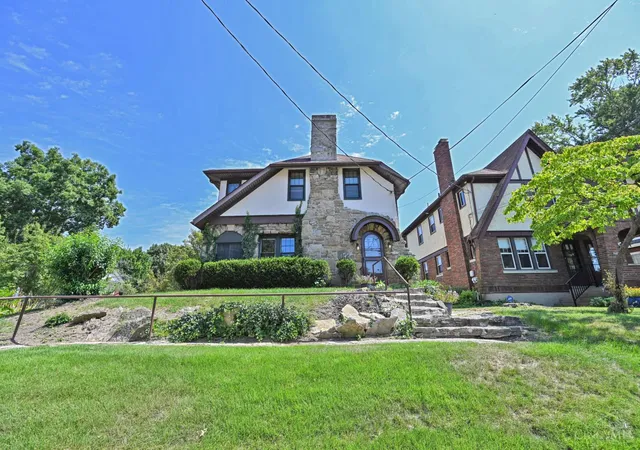Photo 3 of Single family home for sale at 3944 Marburg Ave, Cincinnati, OH 45209 | MLS# 1893691 | Listing updated on 2026-09-12